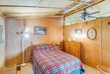 קוטג'' Reidsville Riverfront Cabin W/ Deck & Bbq Grill!