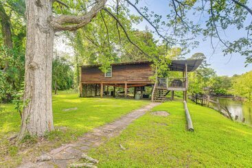 Mökkimajoitus Reidsville Riverfront Cabin W/ Deck & Bbq Grill!