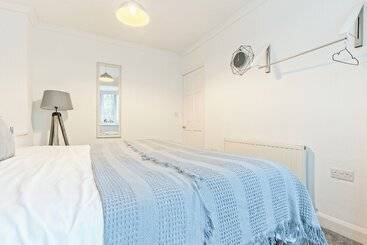 اقامتگاه Spacious 3 Bed House In Birmingham