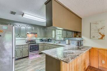 Сельский дом Riverfront Milton Cabin W/ Boat Ramp & Dock!