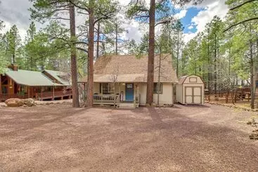 コテージ Updated Pinetop Home: 5 Mi To Woodland Lake Park!