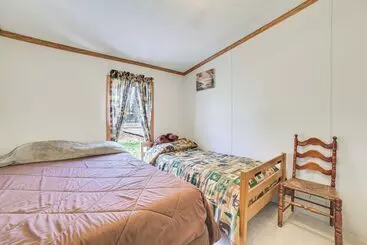 Mökkimajoitus Peaceful Lakefront Home W/ Deck In West Branch!