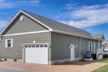 Landhus Selbyville Canal Front Home Near Beaches & Shops!