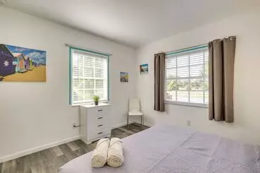 Hollywood Cottage: 2 Mi To Hollywood Beach!