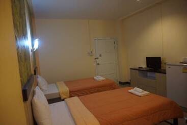 فندق Lomthong Place