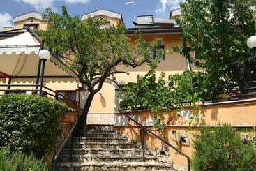 ホテル Ristorante La Collina