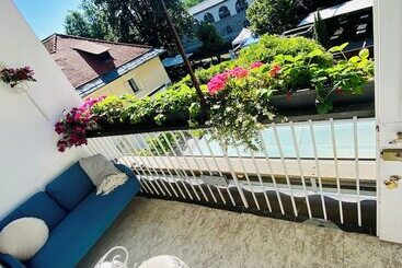 پانسیون Serenity Rooms