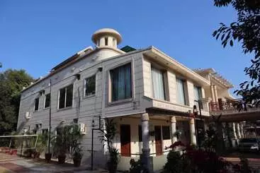Hotel Prithvi Farm Cottage And Villa