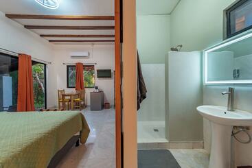 צימר Zenquility Inn & Tavern