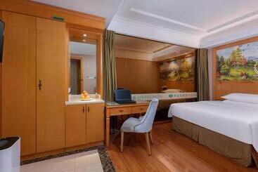 Vienna Hotel Guangdong Shantou South Bus Station