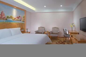 Vienna Hotel Shenzhen Pingdi Huancheng South Road