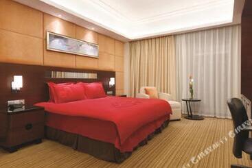 호텔 Ramada Plaza By Wyndham Lianyungang