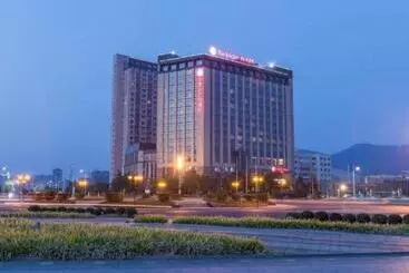 Hotelli Ramada Plaza By Wyndham Lianyungang