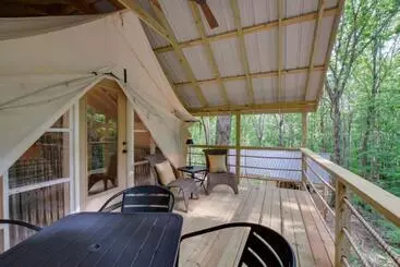 リゾートホテル The Lodge Luxury Glamping Tent Hunting Theme