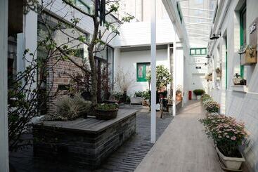 Peking Station Youth Hostel