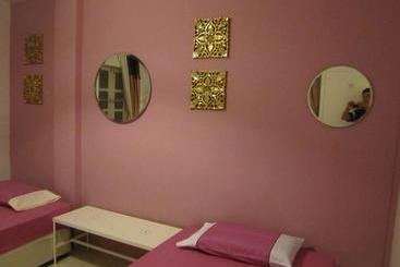 هاستل Na Na Chart Phuket