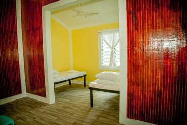 تختخواب و صبحانه Ulalei Lodge