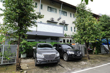 Hotelli Roemah 28 Syariah