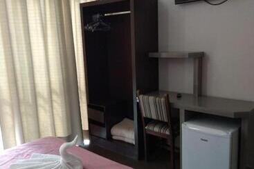 فندق Alzira Plaza