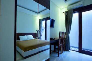 ホテル Pondok Adi