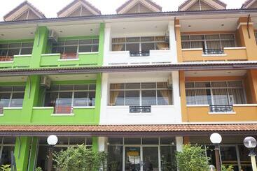 פנסיון Our Home At Lanta