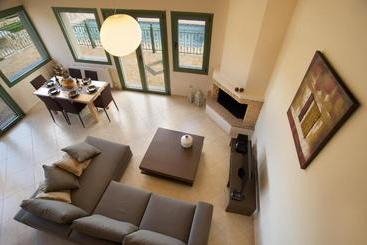 ツーリストアパートメント Utopia Luxury Villa