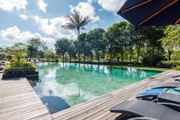 בית מלון כפרי Zen Premium Uluwatu Complex