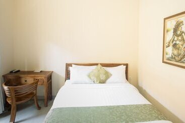 Hotel Blanjong Homestay By Ecommerceloka