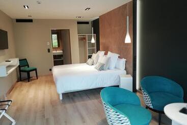 فندق Domaine De Bayeux