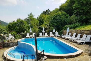 Family Hotel Chiflik Hills