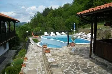 Family Hotel Chiflik Hills