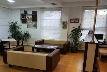 فندق Riskyoff Family