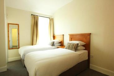 פנסיון Eccles Townhouse