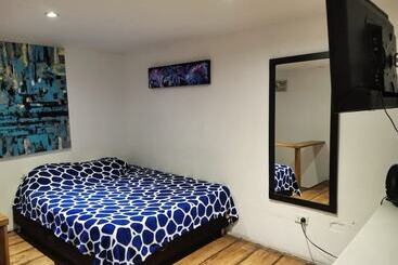 Apart Otel Parrot House San Antonio