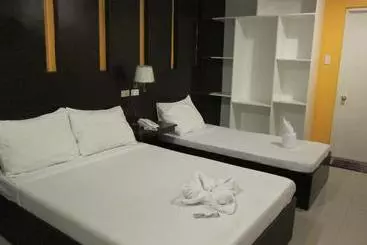 هتل Dolyn Suites