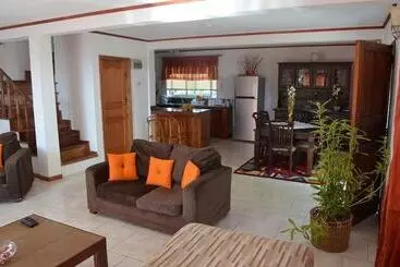 آپارتمان‌های توریست‌ها Touchdown Villa