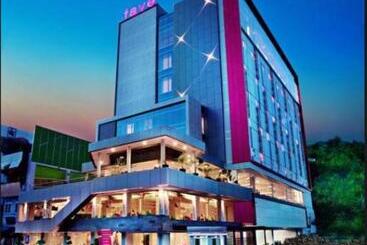 בית מלון כפרי Mercure Jayapura