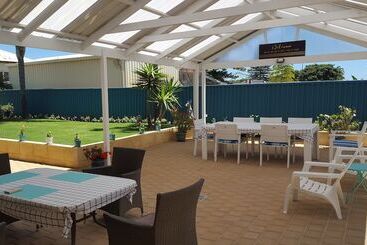 مبيت وإفطار Palm Beach Guest House