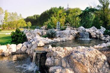 בית מלון כפרי Boutique Complex Trakiets