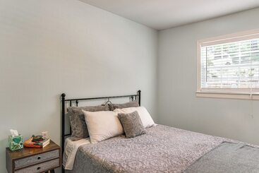 Riverfront Cottage Near Rock Island State Park