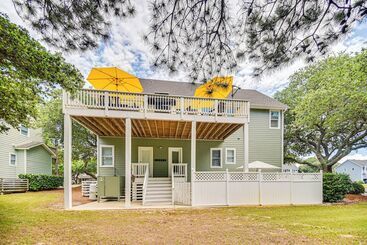 Mökkimajoitus Spacious Outer Banks Home   Golf & Beach Access!
