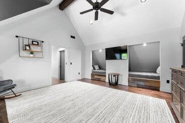 بيت ريفى Blue Heron & Gray Fox By Avantstay 2 Lakefront Homes, Sleeps 44 Pool, Dock, Theater