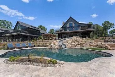 Mökkimajoitus Blue Heron & Gray Fox By Avantstay 2 Lakefront Homes, Sleeps 44 Pool, Dock, Theater