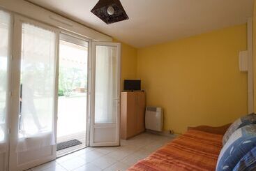 Cosy Cottage In Sauze Vaussais With Shared Pool