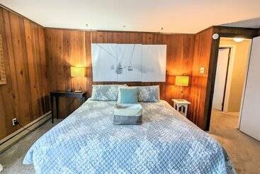 Harmony Cottage By Avantstay Lake Access, Hot Tub, Fire Pit, & Game Room