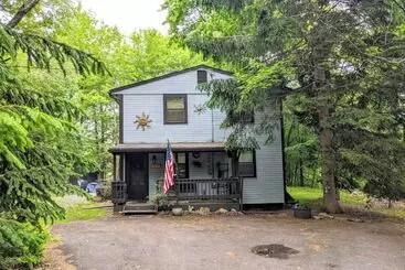 Harmony Cottage By Avantstay Lake Access, Hot Tub, Fire Pit, & Game Room