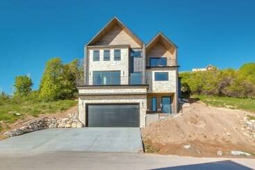 کلبه Luxe Retreat W/ Theater Room: Walk To Bear Lake!