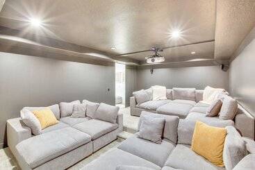 کلبه Luxe Retreat W/ Theater Room: Walk To Bear Lake!