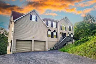 Hus på landet Mountain Mindset By Avantstay Pool, Hot Tub, Game Room, Firepit