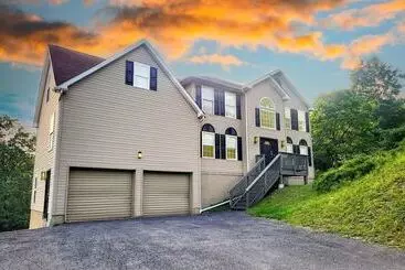 Mökkimajoitus Mountain Mindset By Avantstay Pool, Hot Tub, Game Room, Firepit